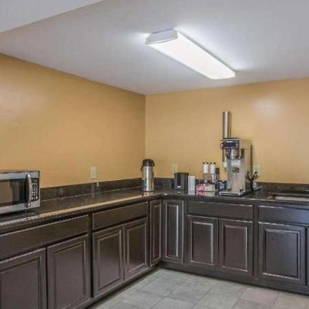 Rodeway Inn & Suites Macon Extérieur photo