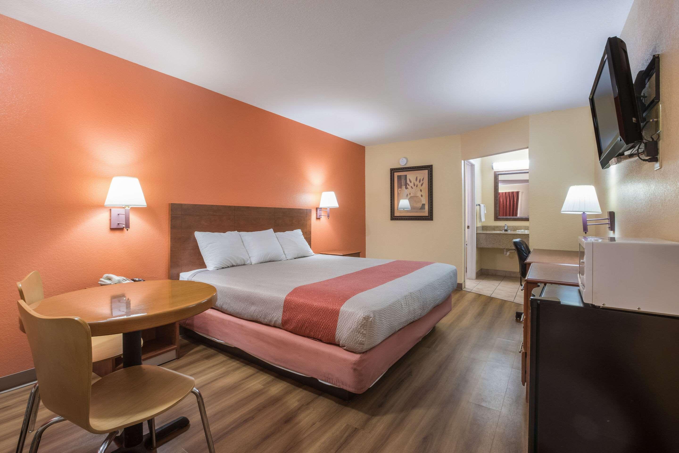Rodeway Inn & Suites Macon Extérieur photo