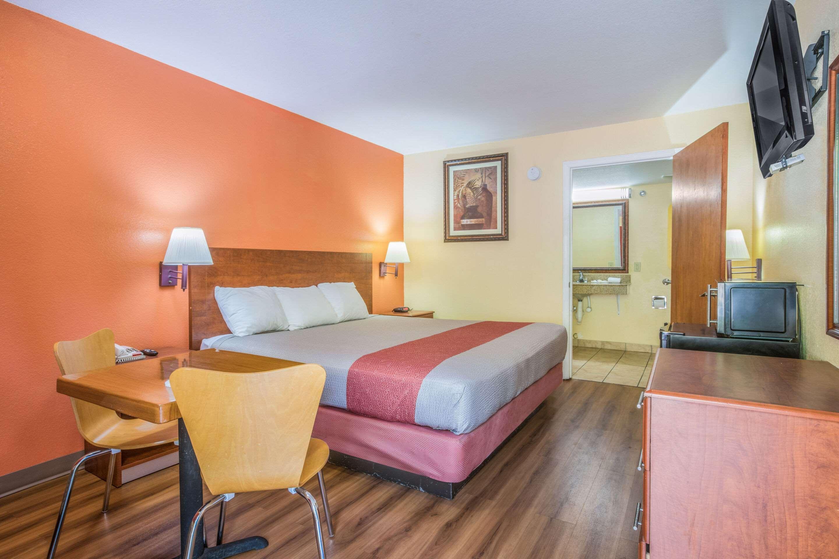 Rodeway Inn & Suites Macon Extérieur photo