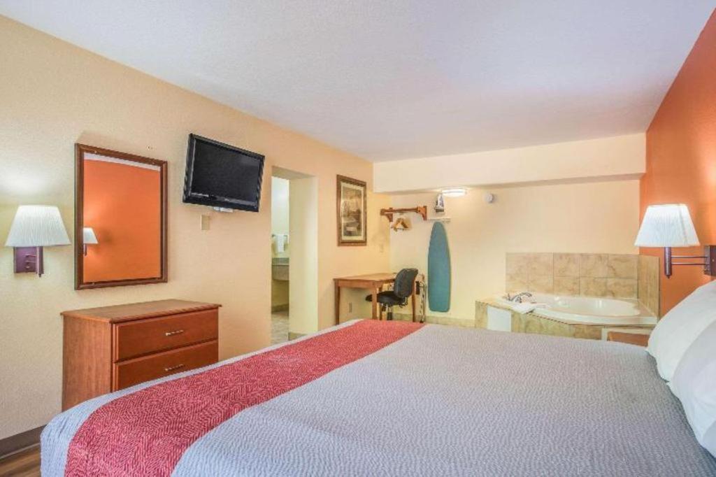 Rodeway Inn & Suites Macon Extérieur photo