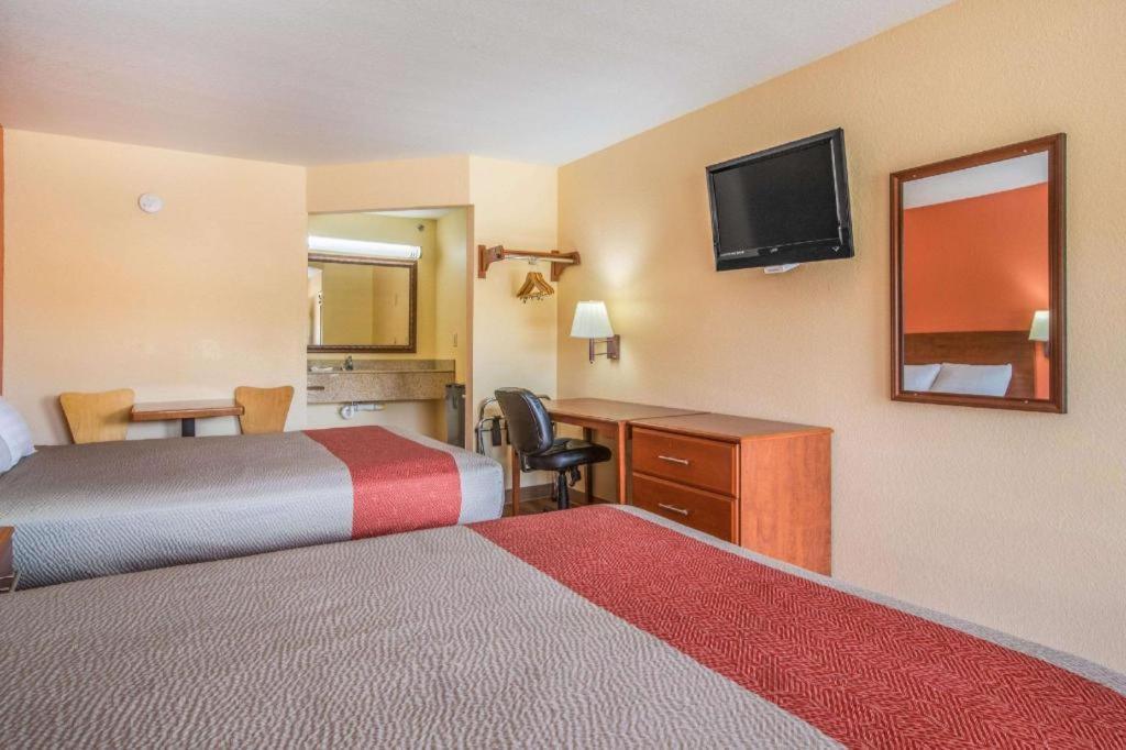 Rodeway Inn & Suites Macon Extérieur photo