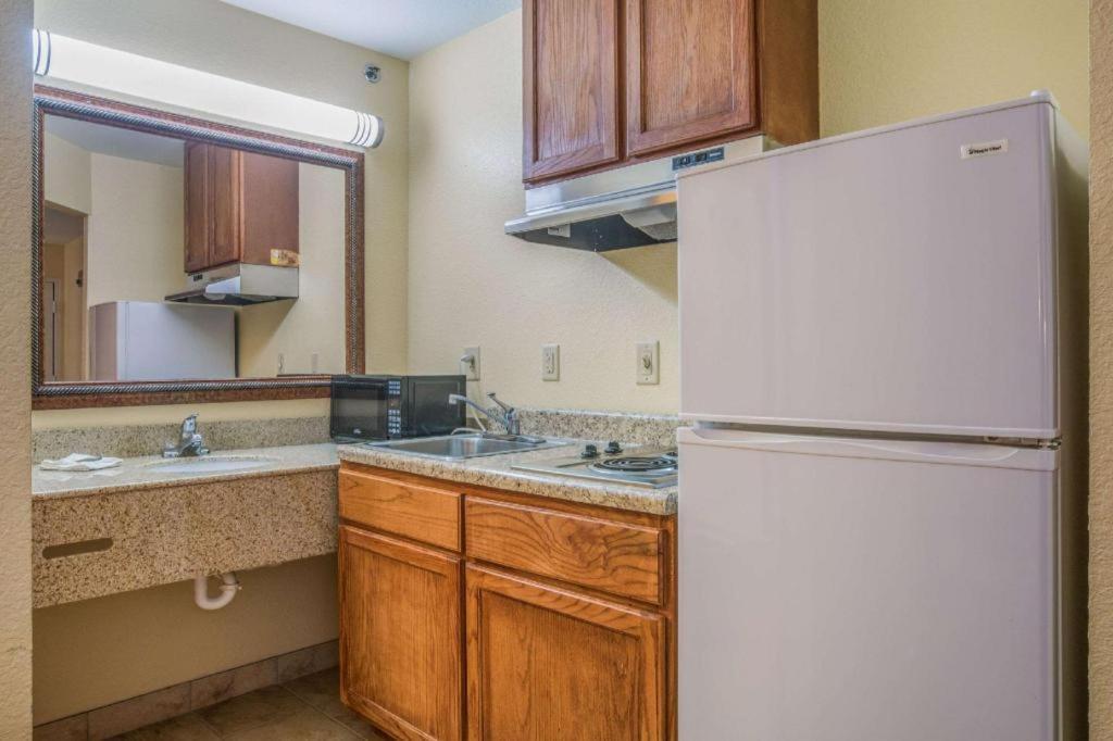 Rodeway Inn & Suites Macon Extérieur photo