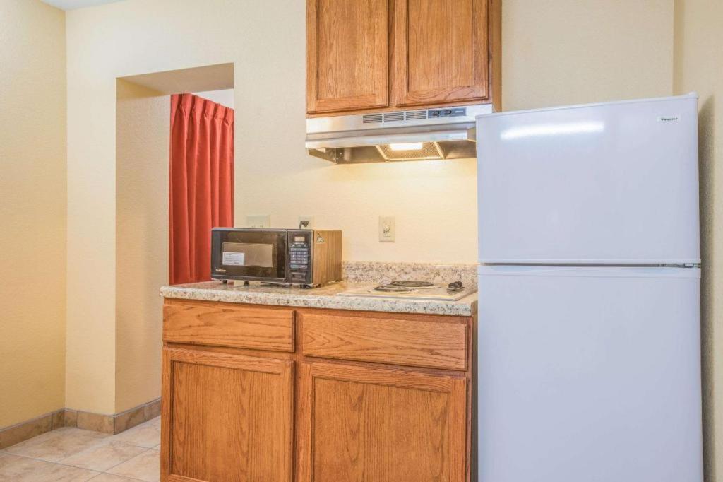 Rodeway Inn & Suites Macon Extérieur photo