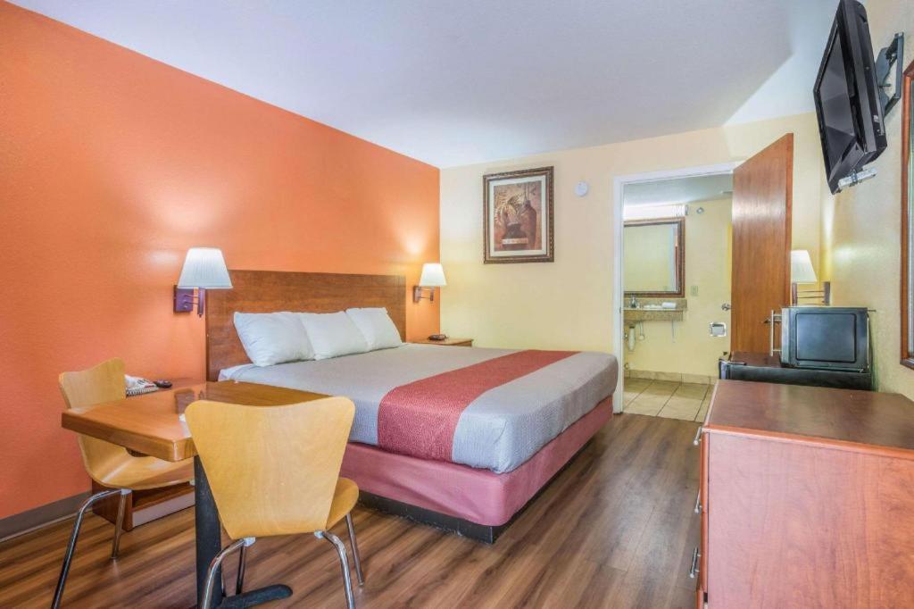 Rodeway Inn & Suites Macon Extérieur photo