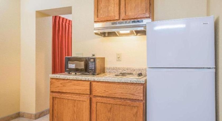 Rodeway Inn & Suites Macon Extérieur photo