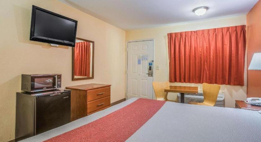 Rodeway Inn & Suites Macon Extérieur photo