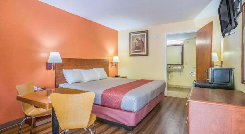 Rodeway Inn & Suites Macon Extérieur photo