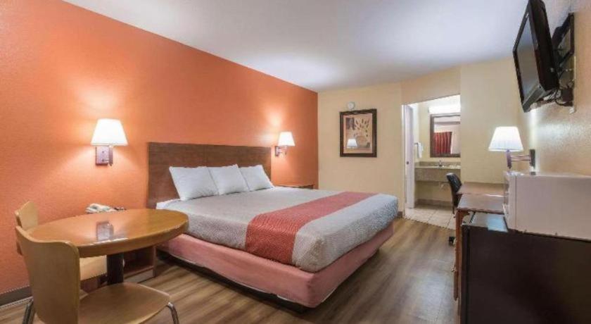 Rodeway Inn & Suites Macon Extérieur photo