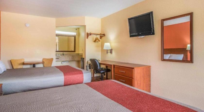 Rodeway Inn & Suites Macon Extérieur photo